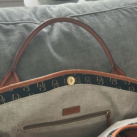 Vintage Dooney & Bourke Signature Black and Brown Tote Bag - Picture 9 of 14